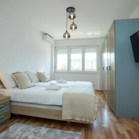 Jadro One Bedroom Apartment *