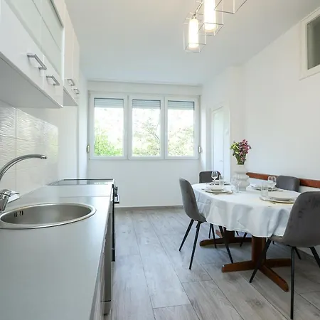 Apartamento Jadro One Bedroom *