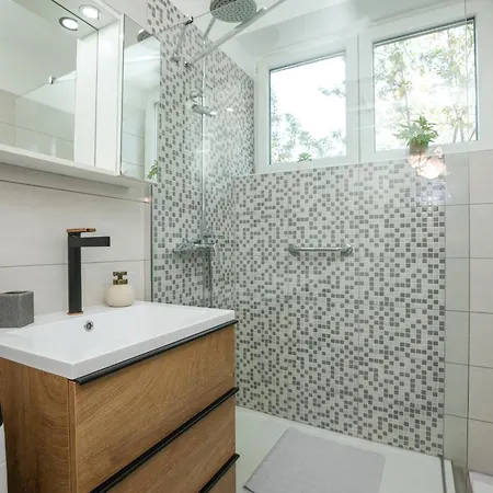 Jadro One Bedroom Apartment *