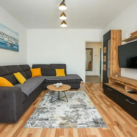 Jadro One Bedroom Apartment *